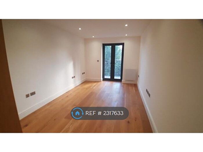 2 Bedroom Flat To Rent In Addington Road, South Croydon, CR2