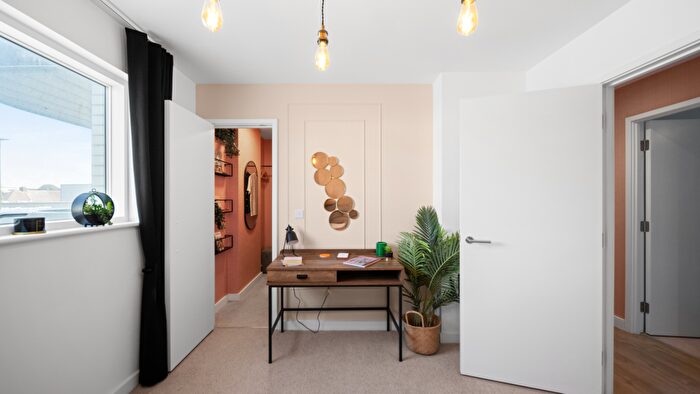 2 Bedroom Flat For Sale In Brighton Road, Shoreham-By-Sea, BN43