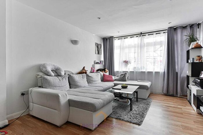 1 Bedroom Flat To Rent In East Street, Epsom, KT17