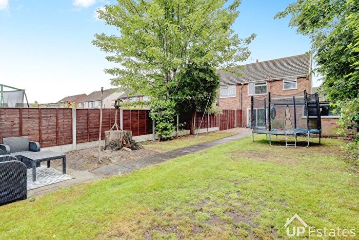 3 Bedroom Semi-detached House For Sale In Oxendon Way, Binley, Coventry, CV3