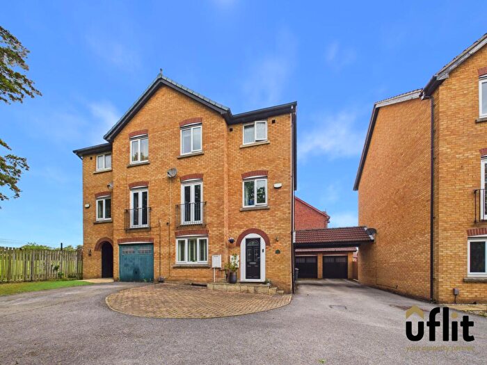 3 Bedroom Semi-Detached House For Sale In Acres View, Rotherham, S60