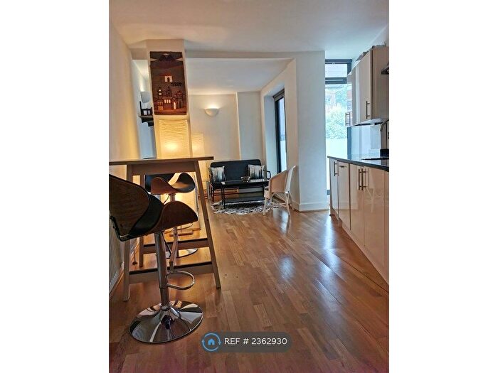 1 Bedroom Flat To Rent In Goswell Road, London, EC1V