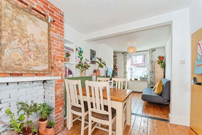 2 Bedroom Terraced House For Sale In Hamilton Road, Salisbury, SP1