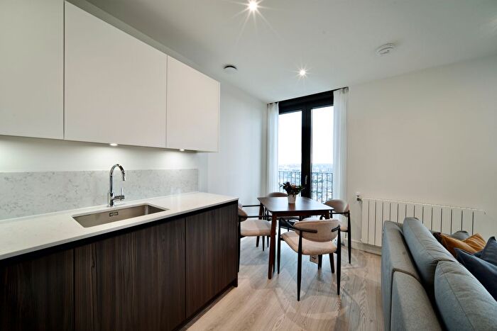 2 Bedroom Flat To Rent In Affinity View, London, E16