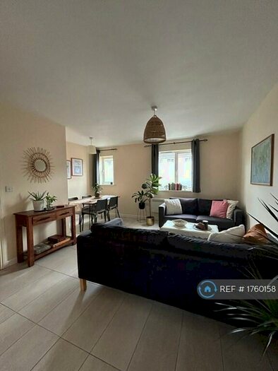 2 Bedroom Flat To Rent In Manchester Court, London, E16