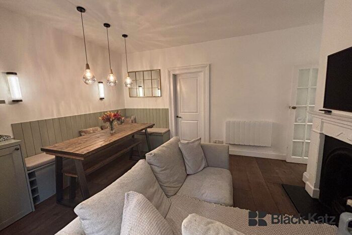 2 Bedroom Flat To Rent In Freedom Street, Battersea, SW11