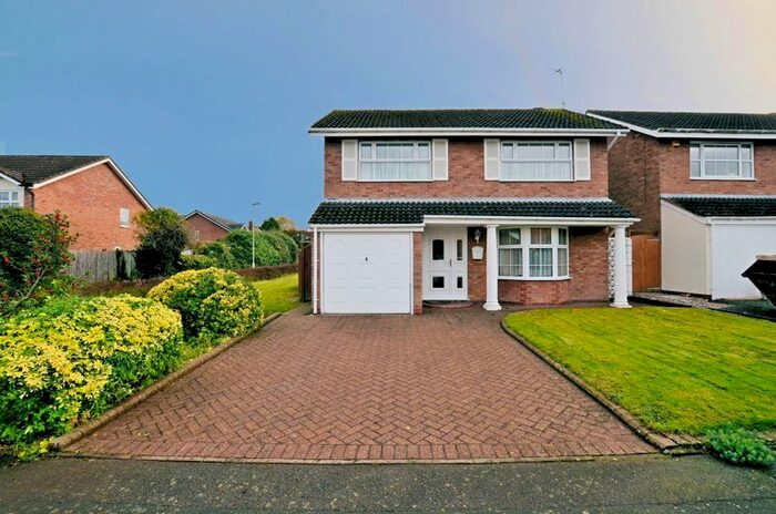 4 Bedroom Detached House For Sale In Mendip Road, Squirrels, Halesowen, B63