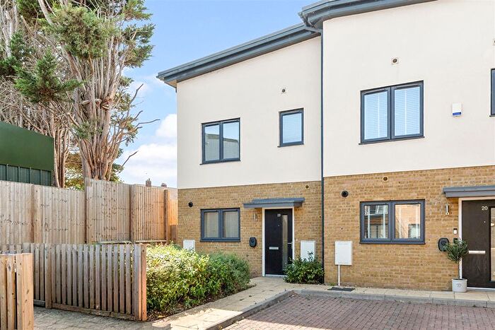 3 Bedroom End Terrace House For Sale In Platinum Court, The Mead, Hitchin, SG5