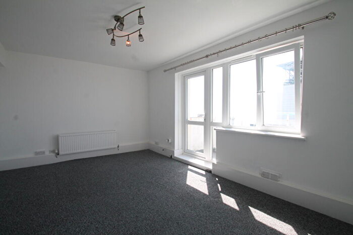 2 Bedroom Flat To Rent In Donald Hall Road, Kemp Town, BN2