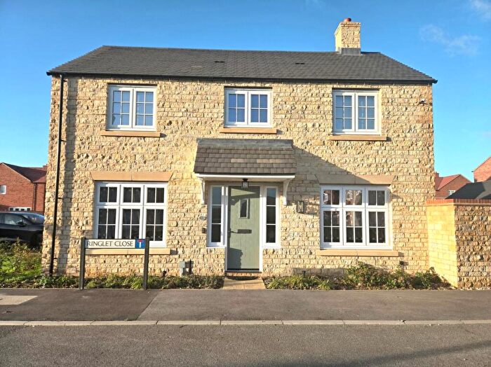 3 Bedroom House To Rent In Ringlet Close, Bicester, OX25