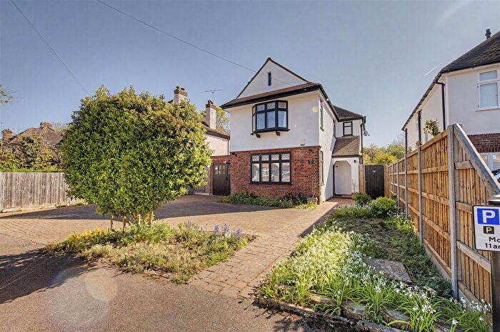 3 Bedroom Detached House For Sale In Churchill Road, St. Albans, AL1
