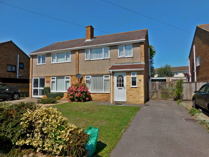 3 Bedroom Semi-Detached House To Rent In Carisbrooke Avenue, Stubbington, PO14