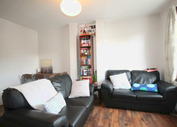 2 Bedroom Flat To Rent In Alexandra Grove, Finsbury Park, N4