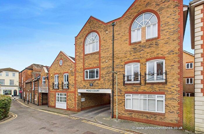 2 Bedroom Property For Sale In Mead Court, Chertsey, KT16