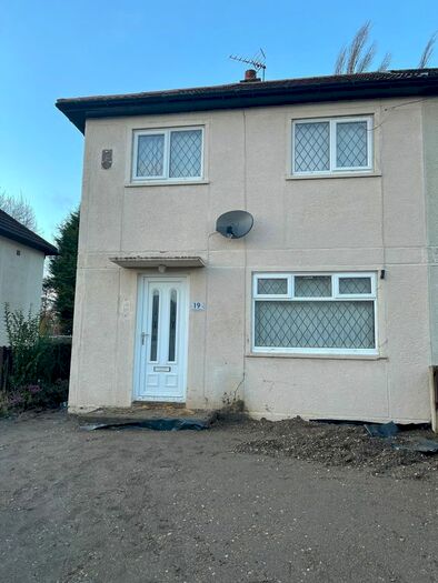 2 Bedroom Semi-Detached House To Rent In Monkswood Bank, Leeds, West Yorkshire LS14