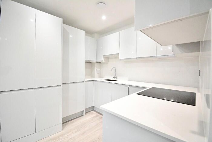 1 Bedroom Flat To Rent In High Street, Rayleigh, Essex, SS6