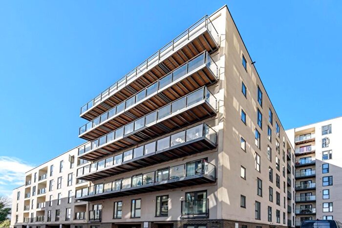 2 Bedroom Apartment To Rent In Guildford Road, Woking, Surrey, GU22