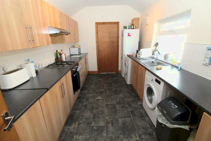 4 Bedroom Flat To Rent In Woodville Road, Cathays, Cardiff, CF24