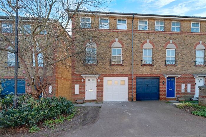 3 Bedroom Semi-Detached House To Rent In Compton Close, London, NW11