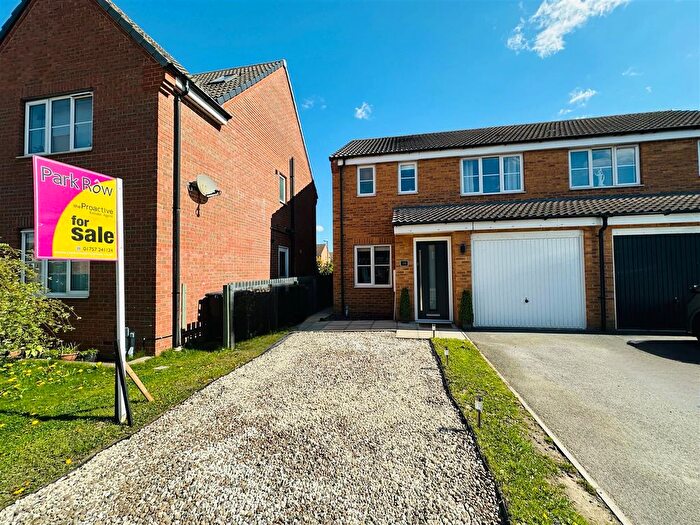 3 Bedroom Semi Detached House For Sale In Mulberry Close, Selby, YO8