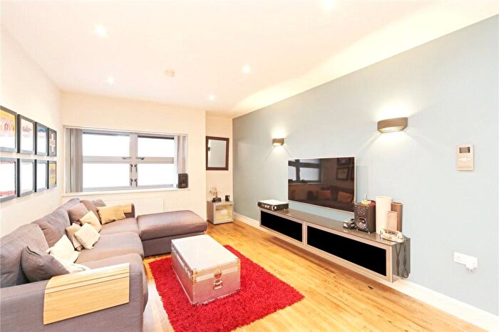 3 Bedroom Apartment To Rent In Wadeson Street, Cambridge Heath, London, E2