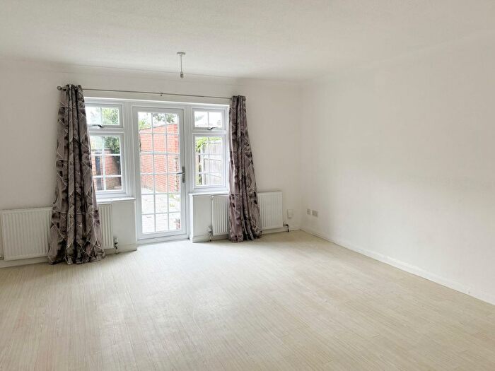 3 Bedroom Terraced House To Rent In Horns Road, Newbury Park, Essex, Bn, Uk, IG2