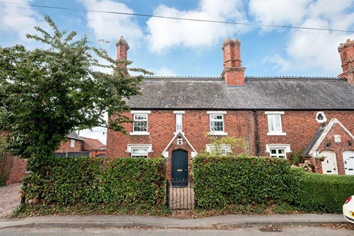 5 Bedroom End Of Terrace House For Sale In Great North Road, Cromwell, Newark, NG23