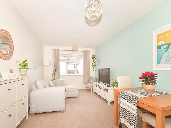 1 Bedroom Apartment For Sale In Gordon Road, Haywards Heath, West Sussex, RH16