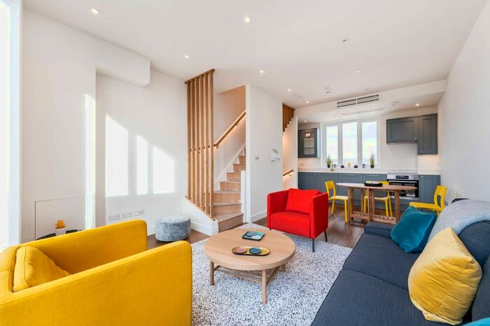 2 Bedroom Flat To Rent In Stanley Gardens, Acton, London, W3