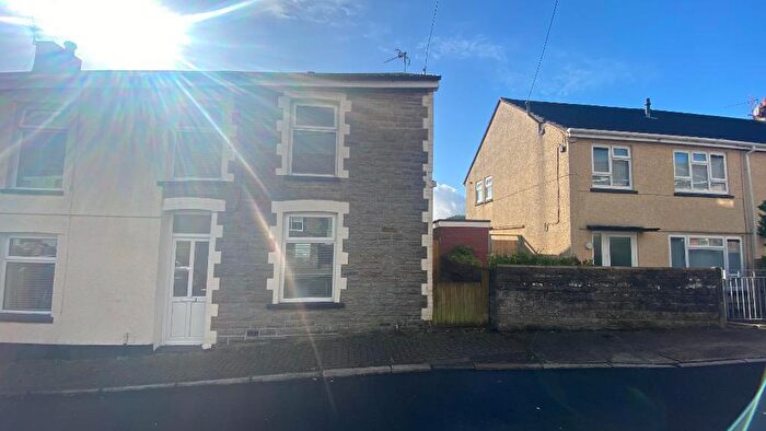 3 Bedroom End Of Terrace House For Sale In Adare Street, Evanstown, Gilfach Goch, CF39