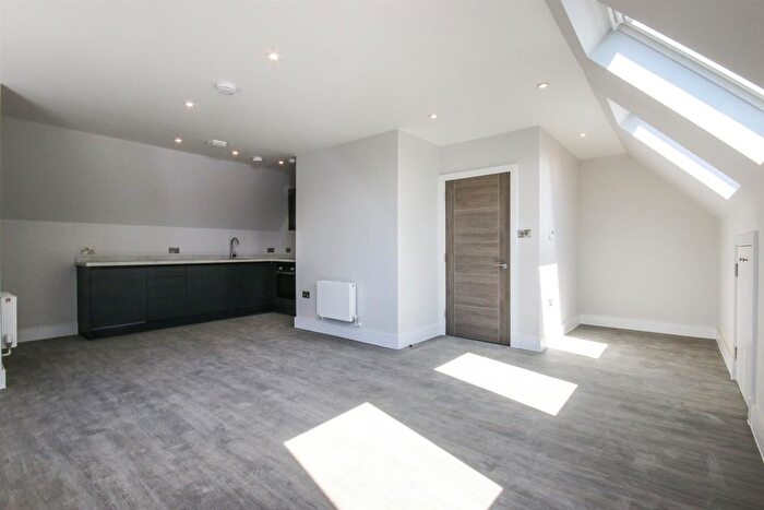Studio To Rent In Holden Road, N12