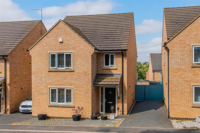 3 Bedroom Detached House For Sale In Cherwell Drive, Kettering, NN16