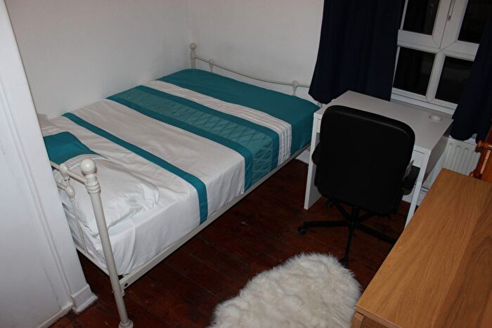 2 Bedroom Flat To Rent In Reardon Street, E1W