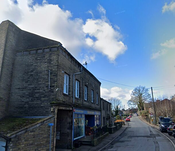 3 Bedroom Flat To Rent In Towngate, Halifax, HX2