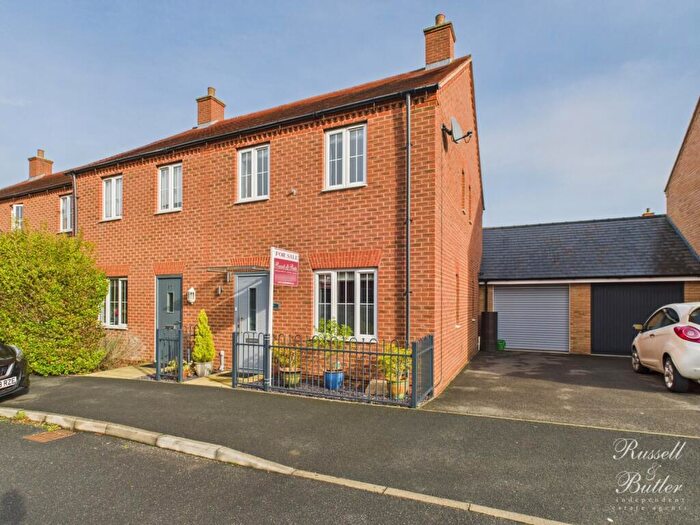 3 Bedroom Semi-Detached House For Sale In Catchpin Street, Buckingham, MK18