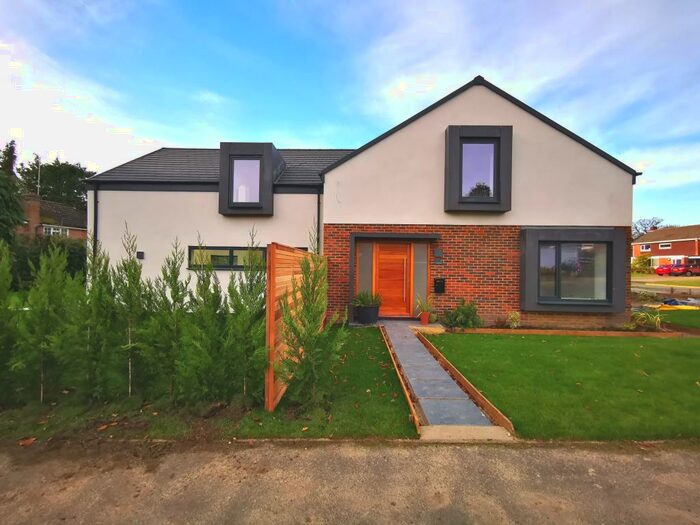 4 Bedroom House To Rent In Hartley Whitney, RG27