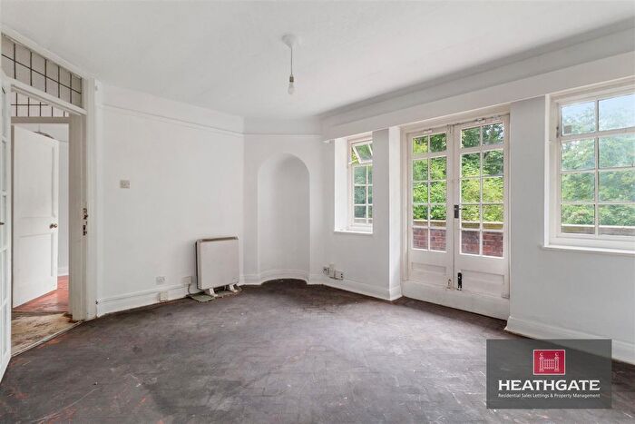 2 Bedroom Flat For Sale In Lyttelton Road, London, N2