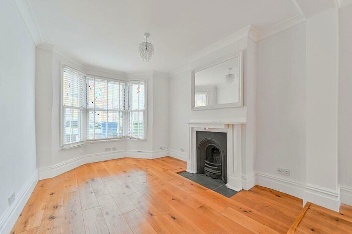 3 Bedroom End Of Terrace House To Rent In Thompson Road, East Dulwich, London, SE22