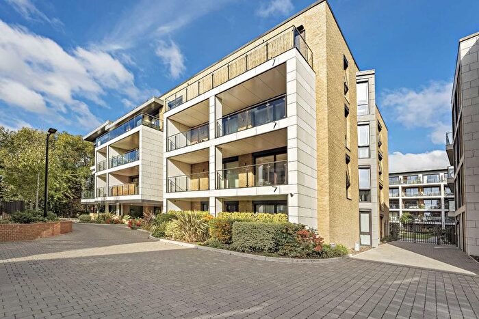 2 Bedroom Flat To Rent In Knaresborough Drive, London, SW18