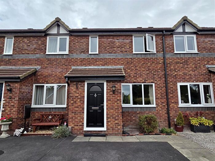 2 Bedroom Mews For Sale In Ferndale Close, Freckleton, PR4