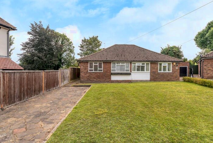 2 Bedroom Semi-Detached Bungalow To Rent In Farm Close, Sutton, SM2