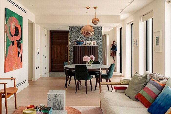 2 Bedroom Flat For Sale In Lincoln Square, Lincoln Inn Square, London, WC2A