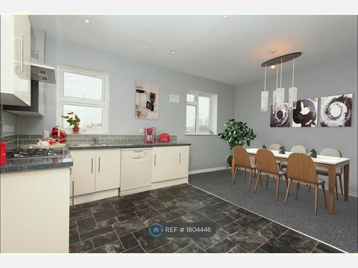 3 Bedroom Maisonette To Rent In City Road, Saint Paul's, Bristol, BS2