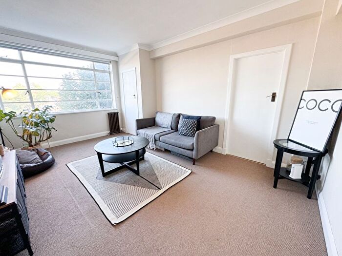 2 Bedroom Flat To Rent In Balham High Road, London, SW17