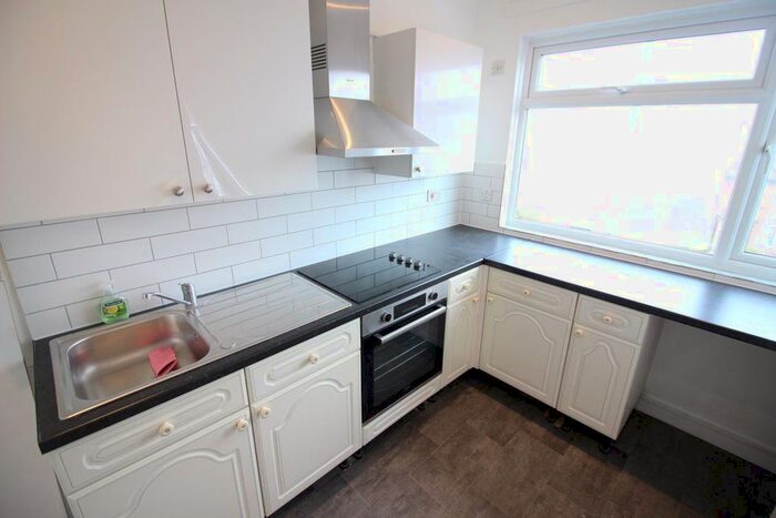 1 Bedroom Flat To Rent In High Road, Bushey Heath, Bushey, WD23