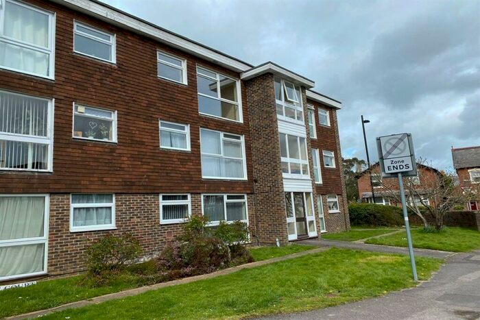 2 Bedroom Flat To Rent In Ashcroft Court, Winton Road, Petersfield, GU32