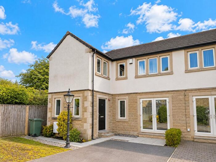 3 Bedroom Semi Detached House For Sale In Carlton Court, Birkenshaw, Bradford, West Yorkshire, BD11