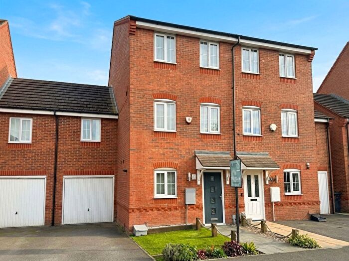 4 Bedroom Town House For Sale In Waterside Avenue, Wednesbury, WS10