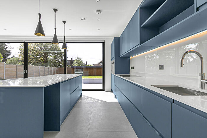 5 Bedroom House For Sale In Waterfall Road, Southgate, N14