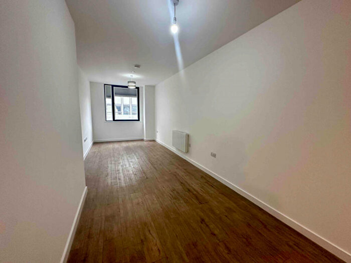 1 Bedroom Flat To Rent In Baryta House, Victoria Avenue, Southend On Sea, Essex, SS2